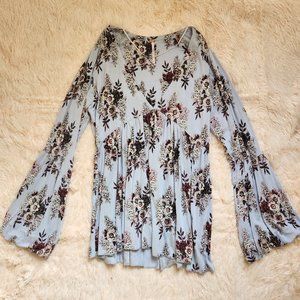 Free People Light Blue Floral Bell Sleeve Baby Doll V-Neck Long Sleeve Top - M
